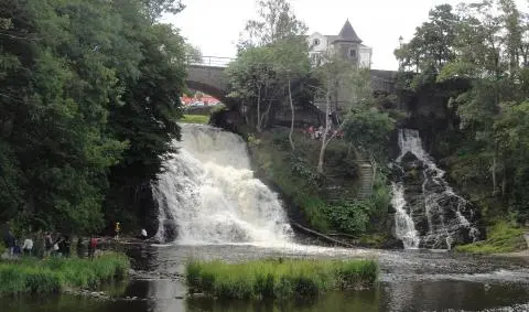 Kayak en eau vive sur l'Amblève près des cascades de Coo, hautes Ardennes
