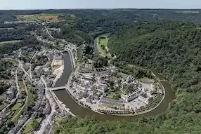 Vue sur le Château de Bouillon, qui domine la Semois