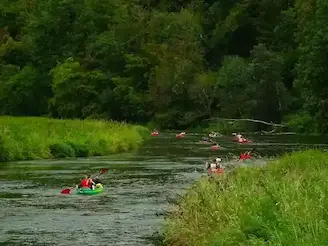 Descente en kayak sur la Semois sous le château de Bouillon, Ardenne belge