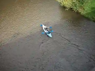 Descente en kayak sur la Semois entre Vresse et Alle, Ardenne belge